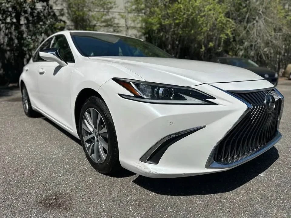 2019 Lexus ES 7th Gen - Image 2 of 20