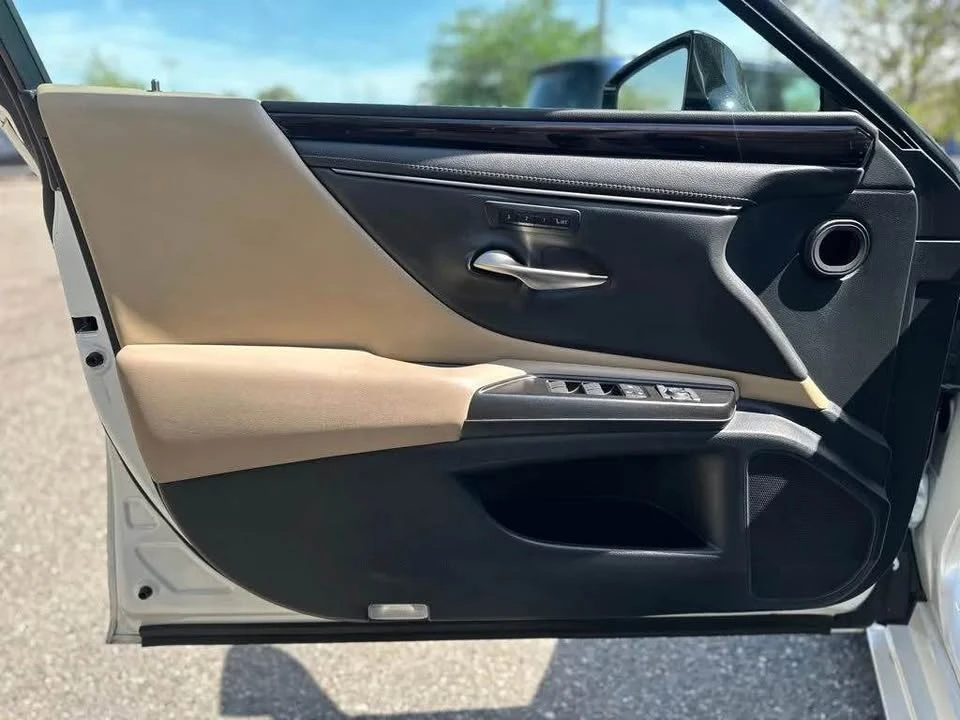 2019 Lexus ES 7th Gen - Image 17 of 20