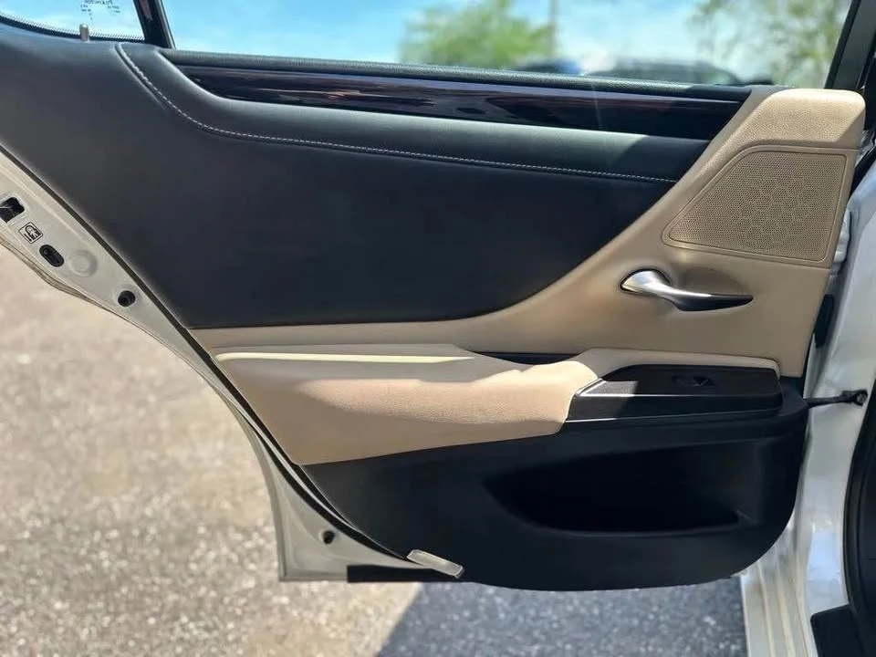 2019 Lexus ES 7th Gen - Image 19 of 20