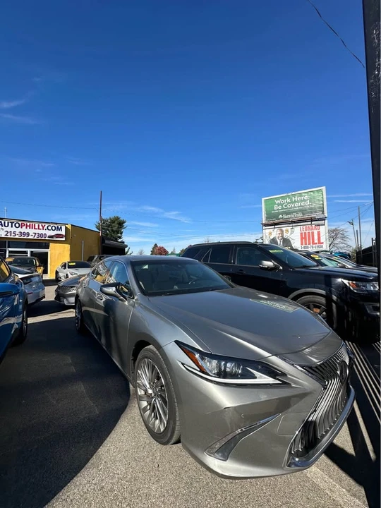 2019 Lexus ES 7th Gen - Image 2 of 12