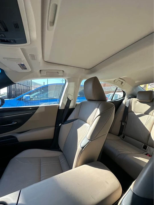 2019 Lexus ES 7th Gen - Image 8 of 12