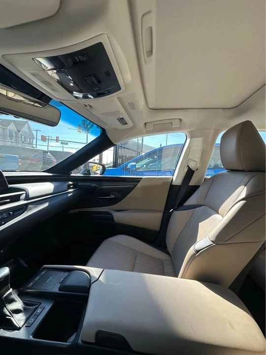2019 Lexus ES 7th Gen - Image 7 of 12