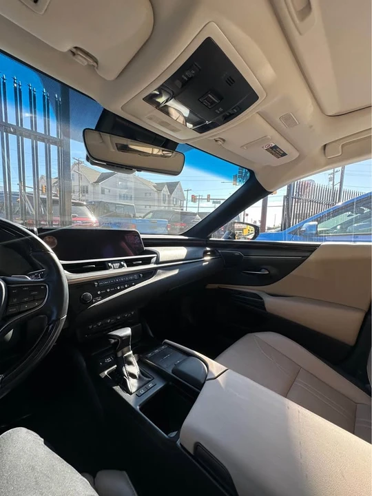 2019 Lexus ES 7th Gen - Image 6 of 12