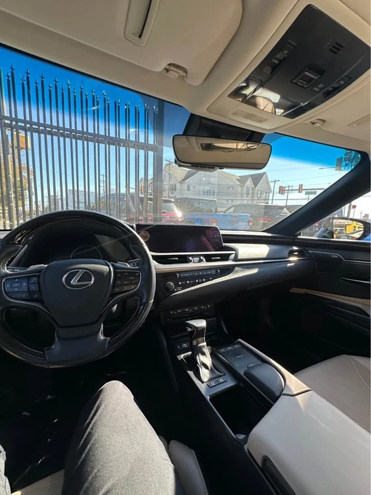2019 Lexus ES 7th Gen - Image 5 of 12
