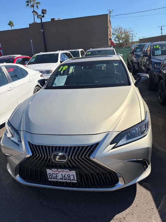 2019 Lexus ES 7th Gen - Image 3 of 3