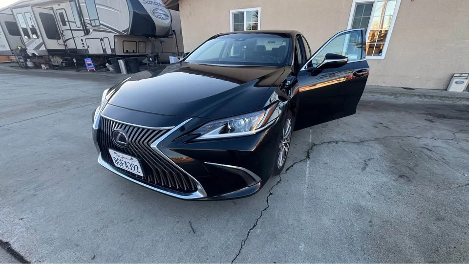 2019 Lexus ES 7th Gen - Image 2 of 6