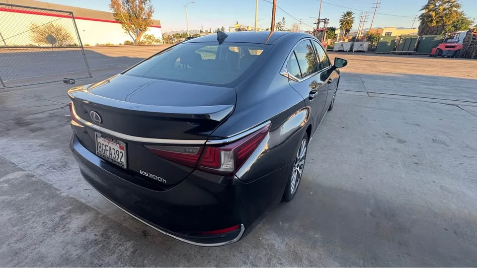 2019 Lexus ES 7th Gen - Image 4 of 6