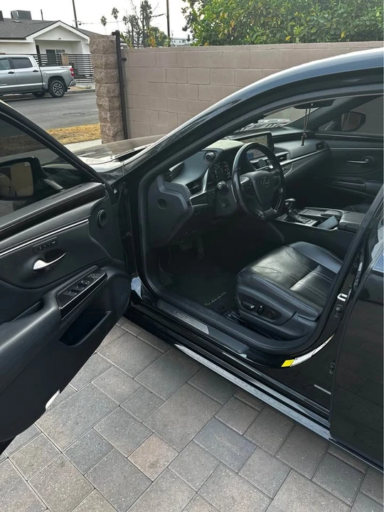 2019 Lexus ES 7th Gen - Image 8 of 13