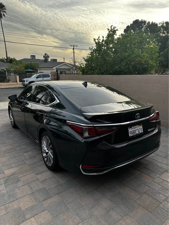 2019 Lexus ES 7th Gen - Image 4 of 13