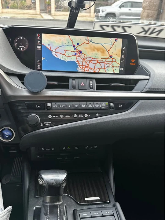 2019 Lexus ES 7th Gen - Image 10 of 13