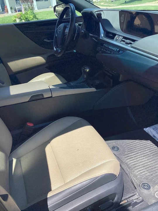 2019 Lexus ES 7th Gen - Image 2 of 11