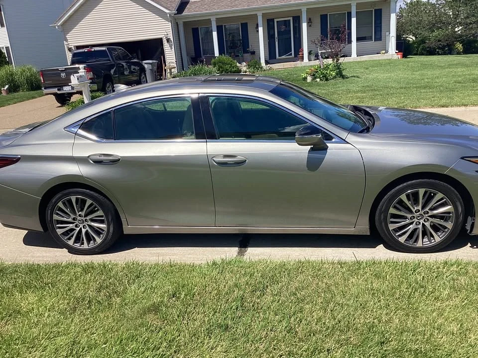 2019 Lexus ES 7th Gen - Image 5 of 11