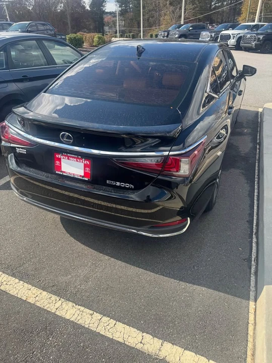 2019 Lexus ES 7th Gen - Image 2 of 2