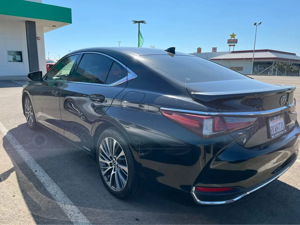 2019 Lexus ES 7th Gen - Image 5 of 6