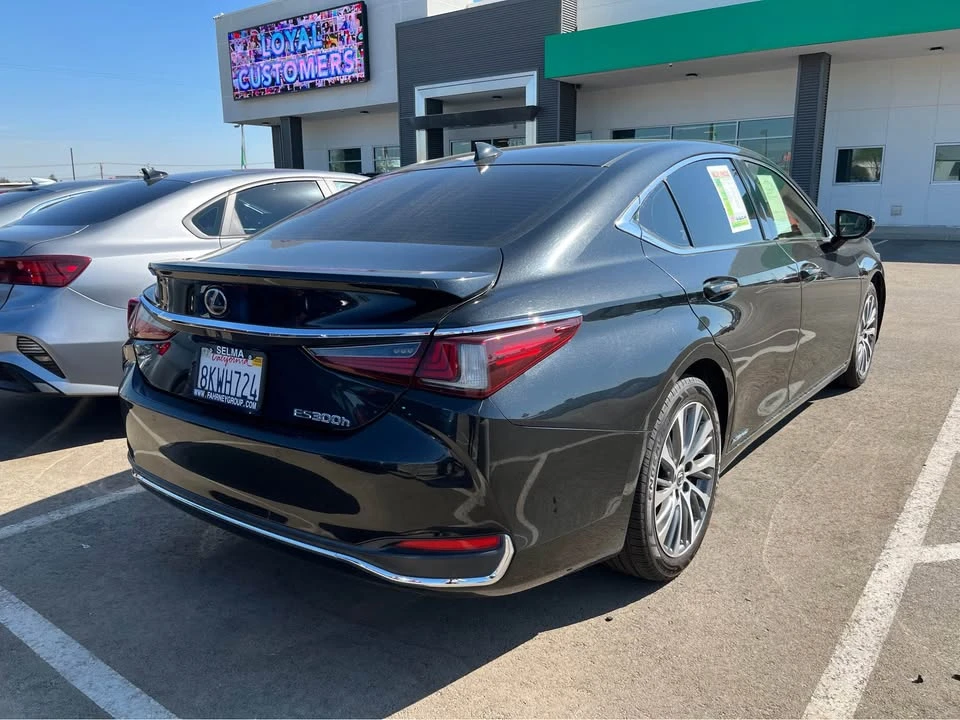 2019 Lexus ES 7th Gen - Image 4 of 6