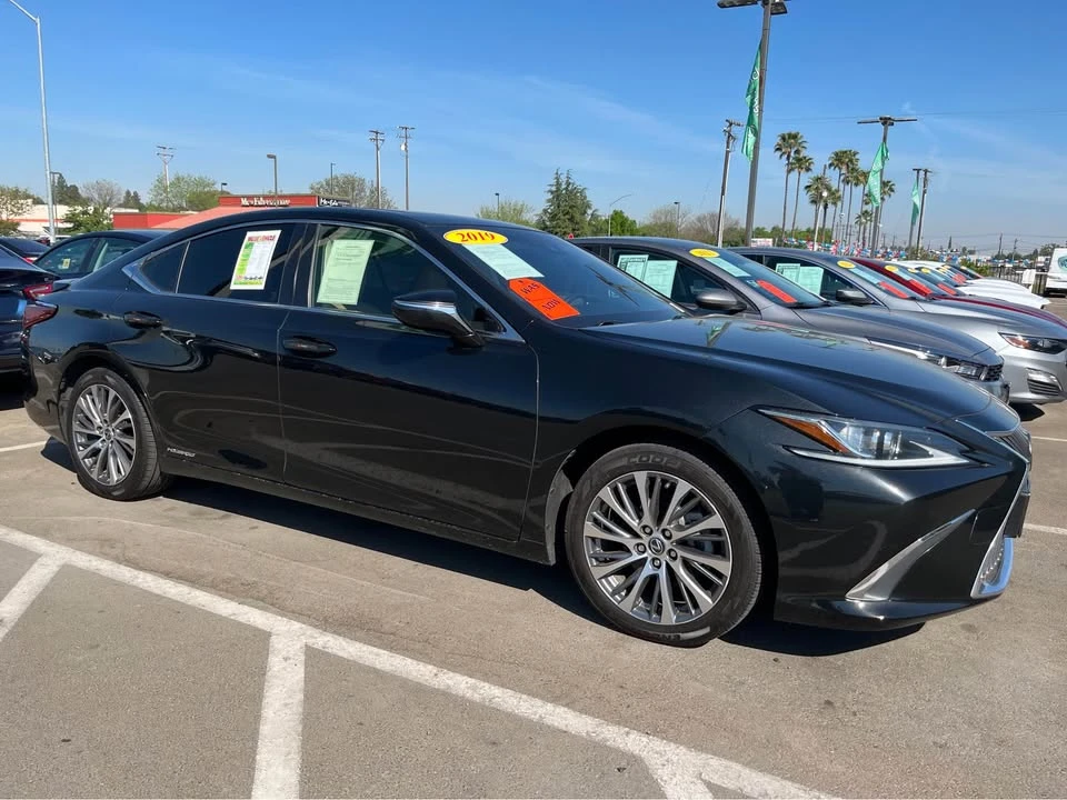 2019 Lexus ES 7th Gen - Image 3 of 6