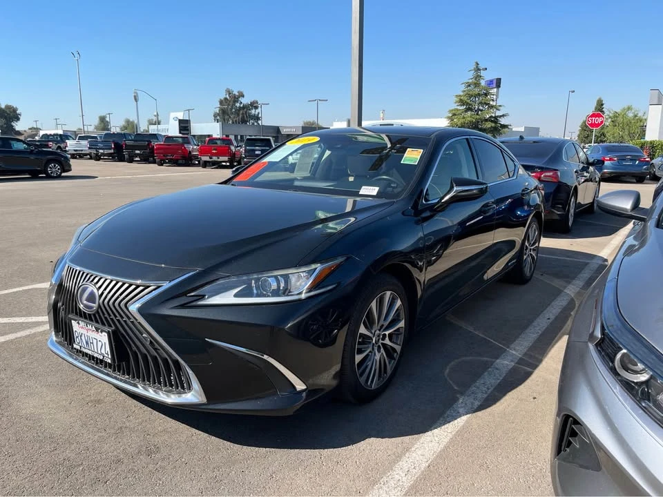 2019 Lexus ES 7th Gen - Image 2 of 6