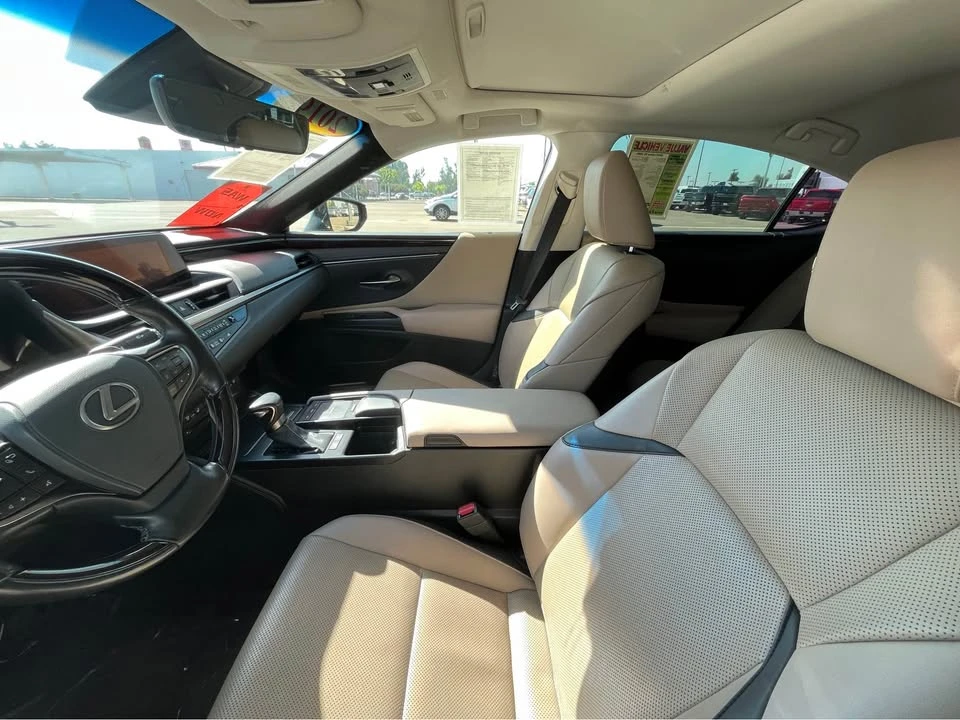 2019 Lexus ES 7th Gen - Image 6 of 6