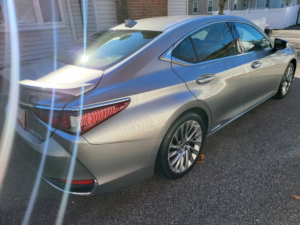 2019 Lexus ES 7th Gen - Image 2 of 12