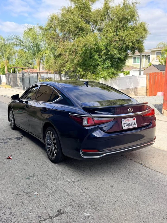 2019 Lexus ES 7th Gen - Image 6 of 16