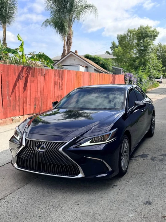 2019 Lexus ES 7th Gen - Image 2 of 16