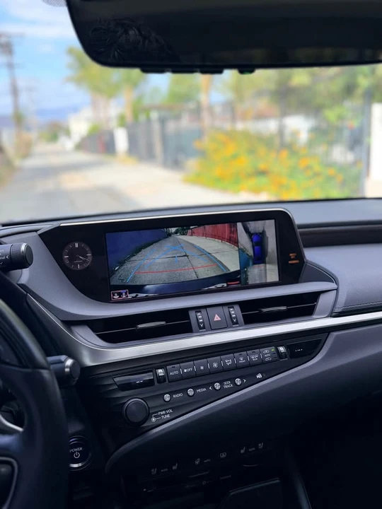 2019 Lexus ES 7th Gen - Image 11 of 16