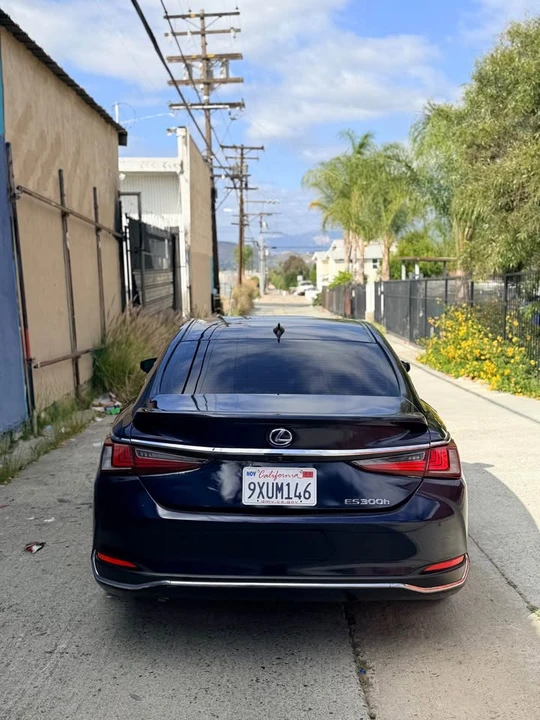 2019 Lexus ES 7th Gen - Image 5 of 16