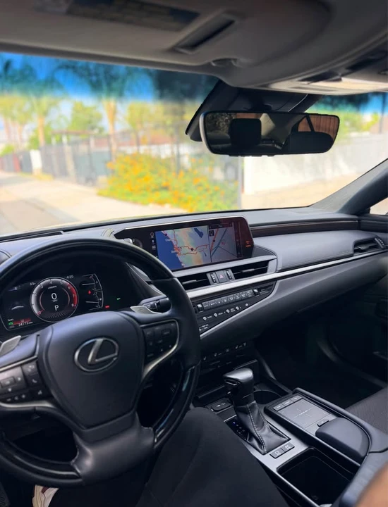 2019 Lexus ES 7th Gen - Image 13 of 16