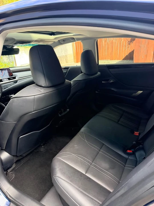 2019 Lexus ES 7th Gen - Image 10 of 16