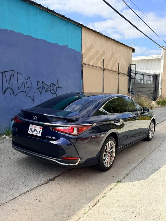 2019 Lexus ES 7th Gen - Image 4 of 16