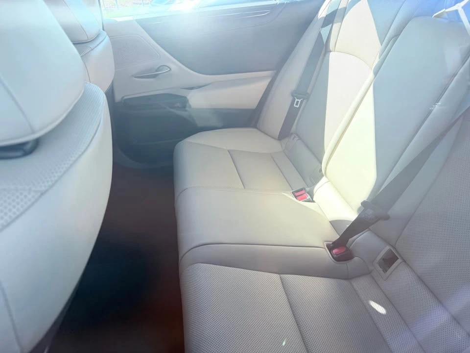 2019 Lexus ES 7th Gen - Image 7 of 7