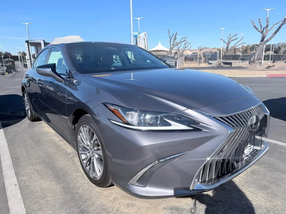 2019 Lexus ES 7th Gen - Image 2 of 7