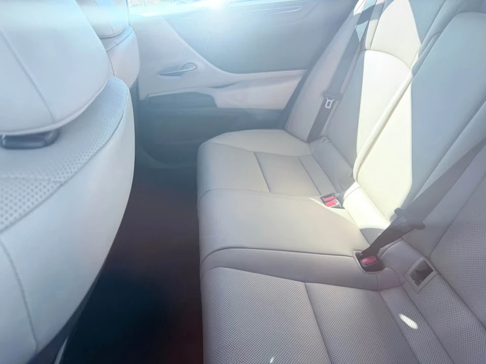 2019 Lexus ES 7th Gen - Image 6 of 7