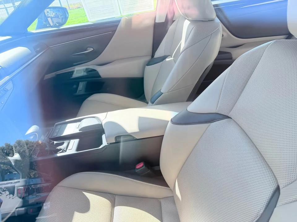 2019 Lexus ES 7th Gen - Image 5 of 7
