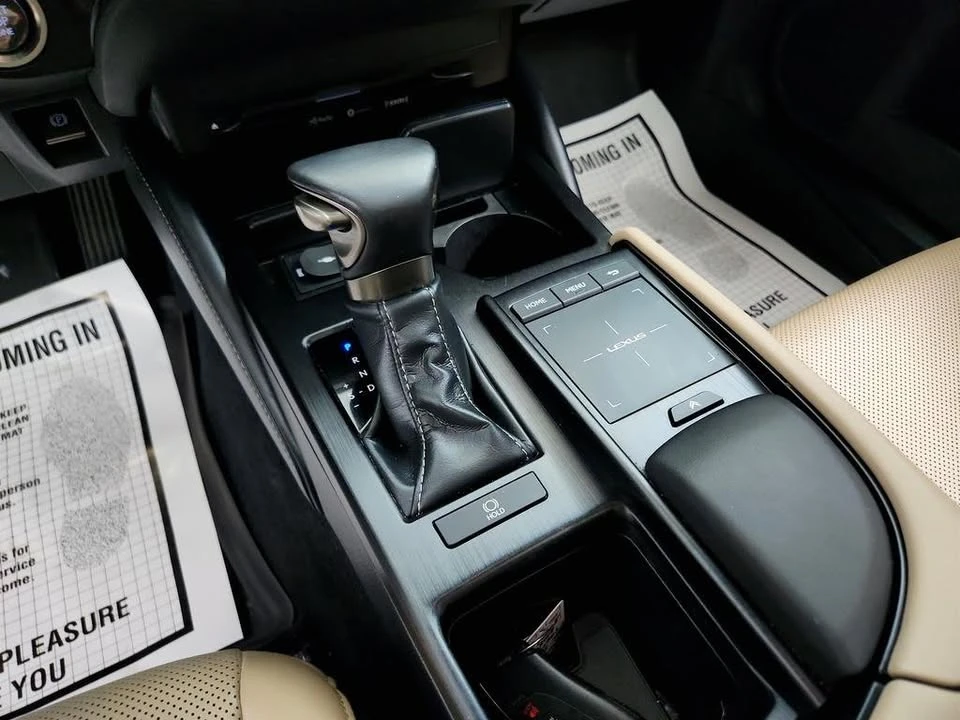 2019 Lexus ES 7th Gen - Image 17 of 20