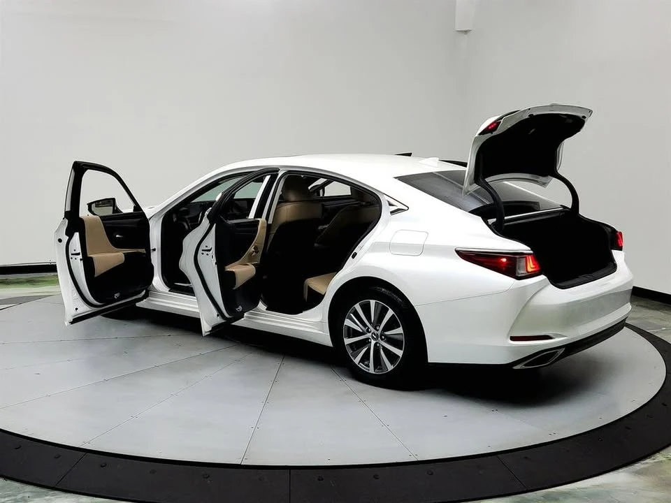 2019 Lexus ES 7th Gen - Image 11 of 20