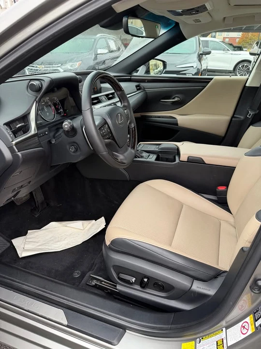 2019 Lexus ES 7th Gen - Image 6 of 17