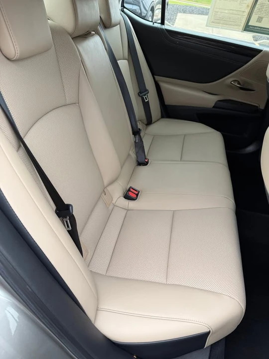 2019 Lexus ES 7th Gen - Image 14 of 17