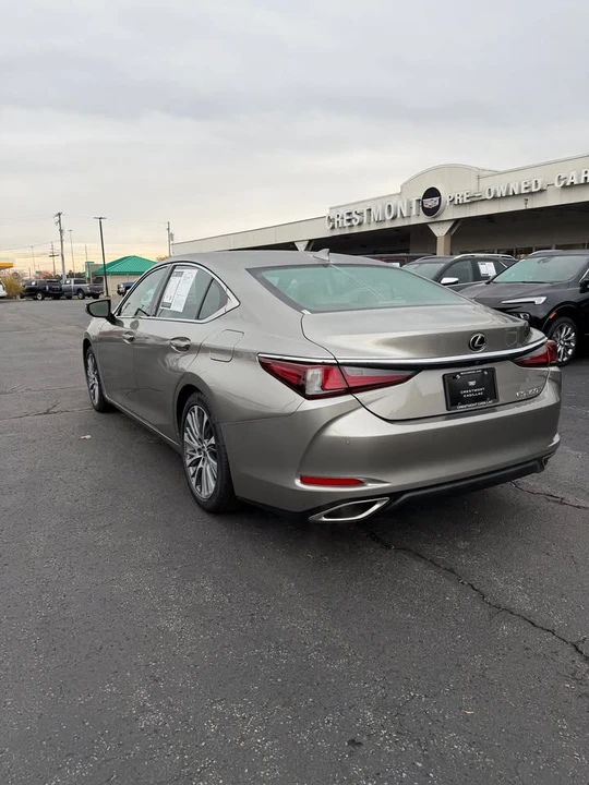 2019 Lexus ES 7th Gen - Image 3 of 17