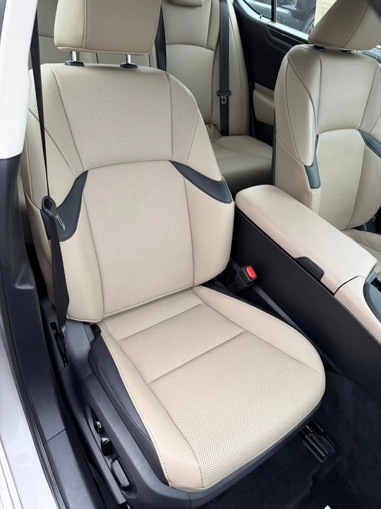 2019 Lexus ES 7th Gen - Image 12 of 17