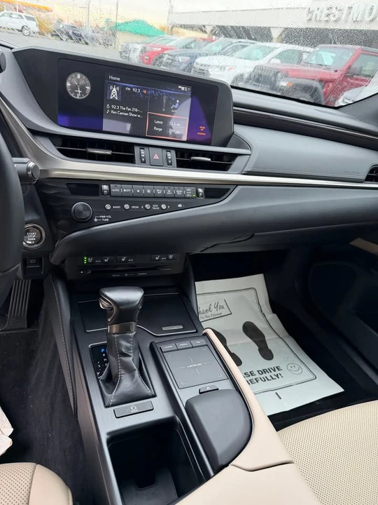 2019 Lexus ES 7th Gen - Image 8 of 17
