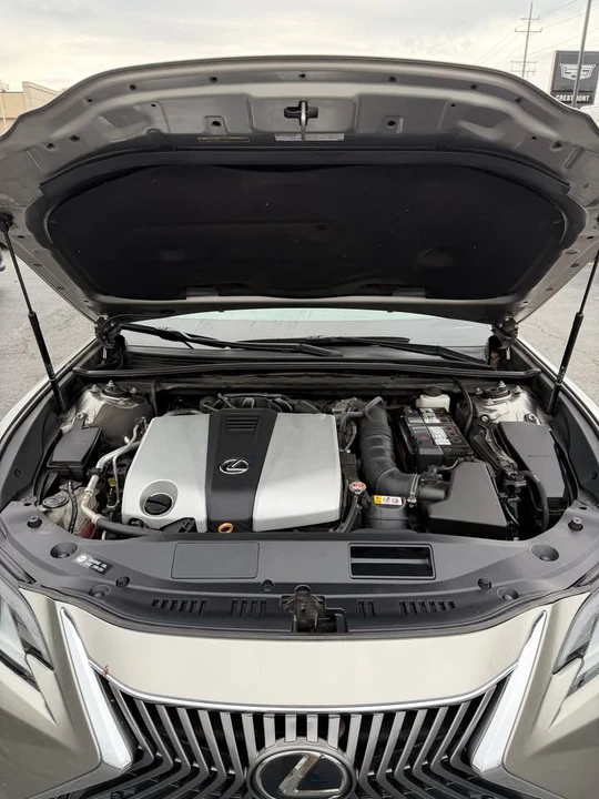 2019 Lexus ES 7th Gen - Image 17 of 17
