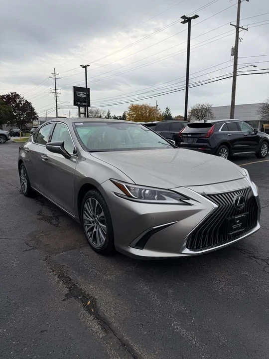 2019 Lexus ES 7th Gen - Image 5 of 17