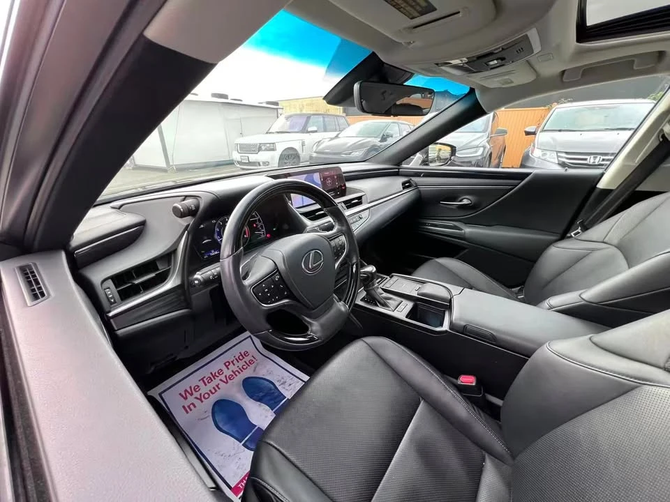 2019 Lexus ES 7th Gen - Image 7 of 18