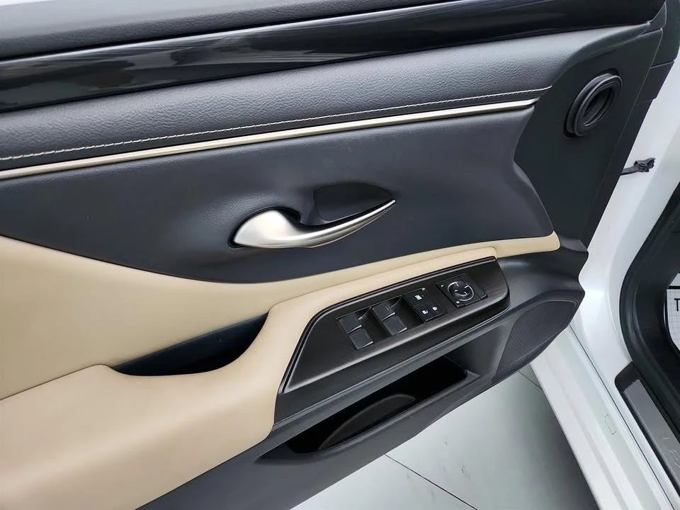 2019 Lexus ES 7th Gen - Image 20 of 20