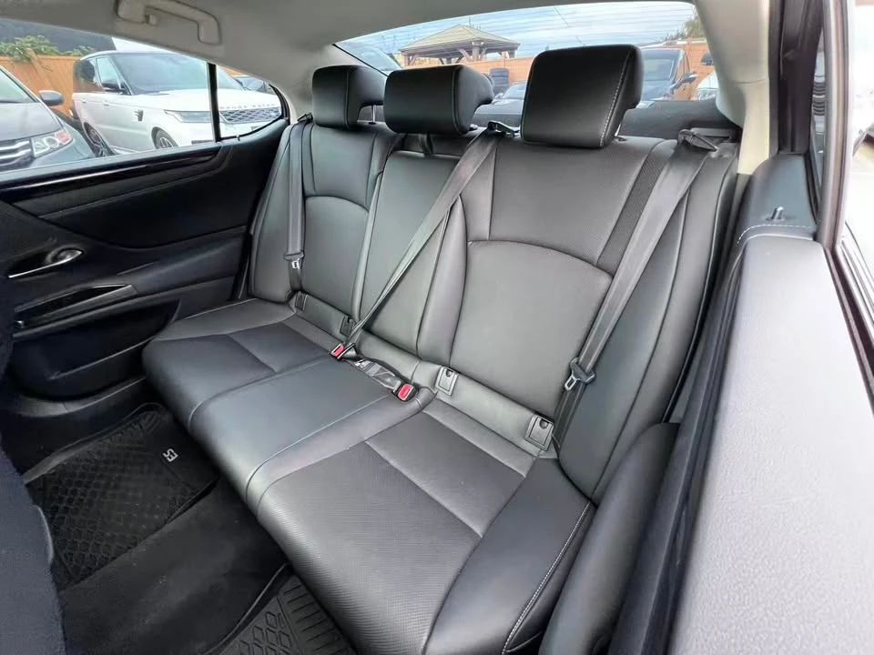 2019 Lexus ES 7th Gen - Image 10 of 18