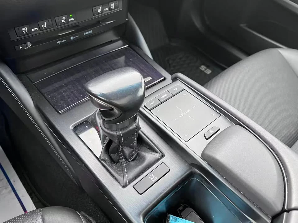2019 Lexus ES 7th Gen - Image 11 of 18