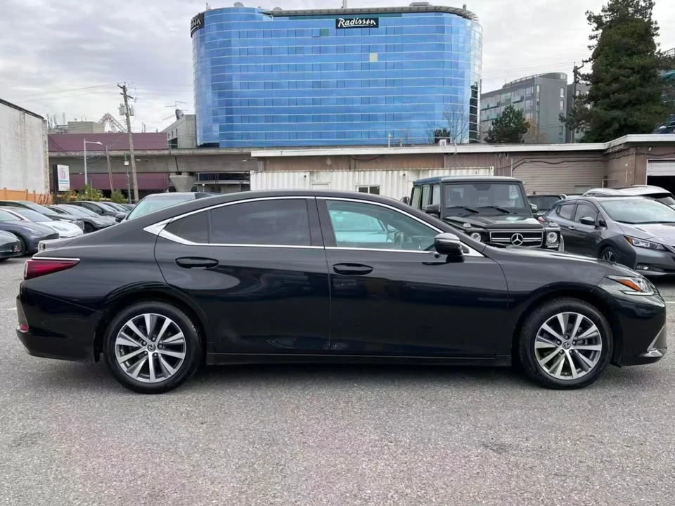 2019 Lexus ES 7th Gen - Image 13 of 18
