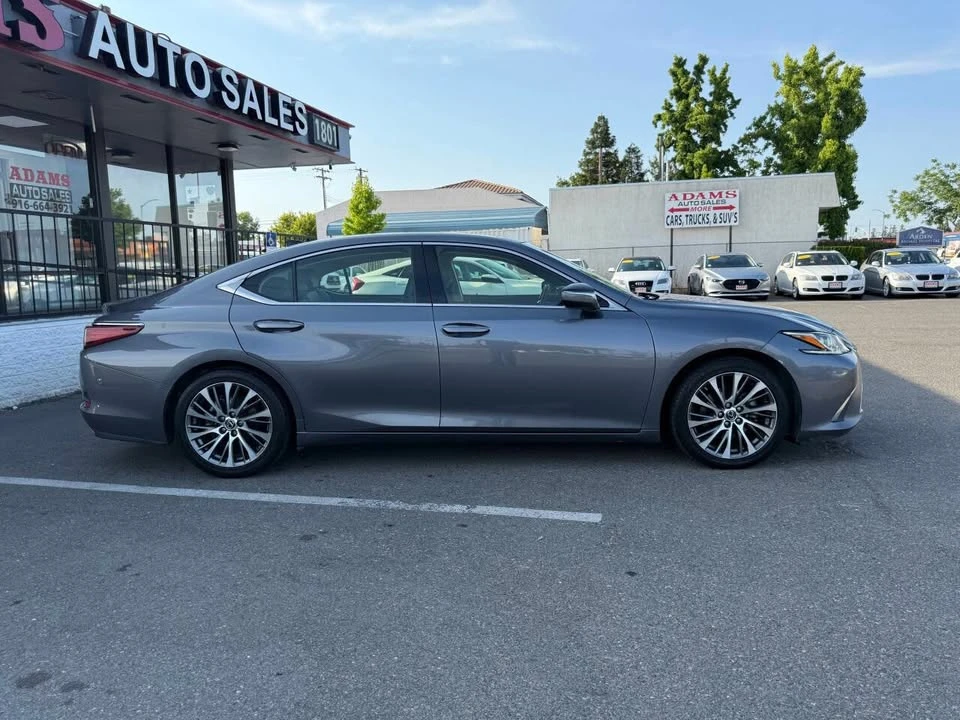 2019 Lexus ES 7th Gen - Image 2 of 20