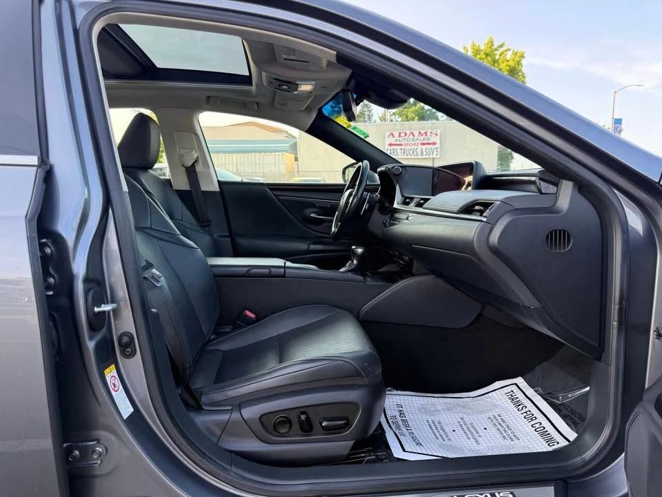 2019 Lexus ES 7th Gen - Image 12 of 20